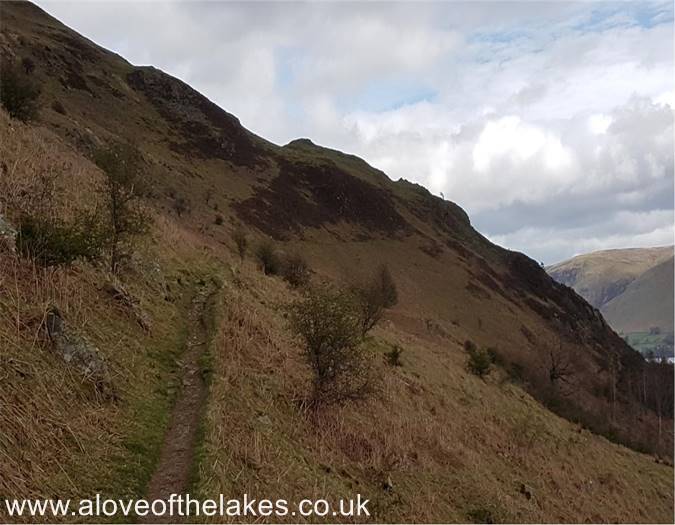 The path towards Yew Crag