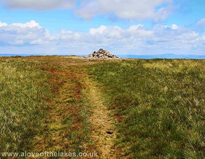 Approaching the summit of Knott