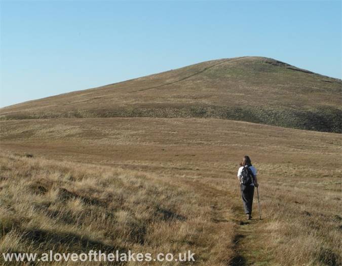 Heading towards Longlands Fell