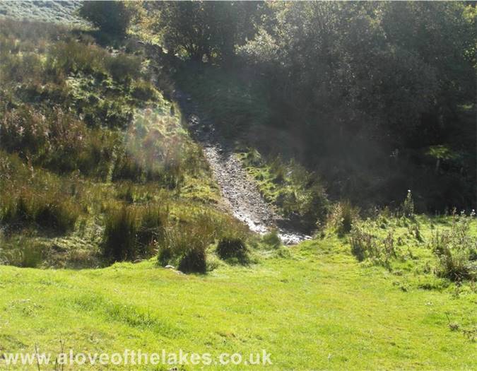 The footpath towards Longlands Beck